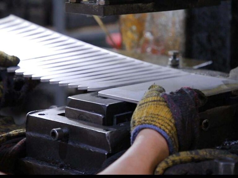 XR Cutlery's 20+ years of experience in custom stainless steel cutlery manufacturing, with expertise in delivering global OEM flatware solutions.