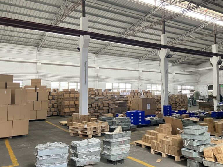 Export-ready OEM stainless steel cutlery prepared for shipment
