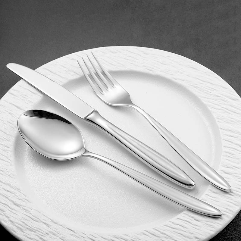 Premium finish detail on silver stainless steel cutlery set