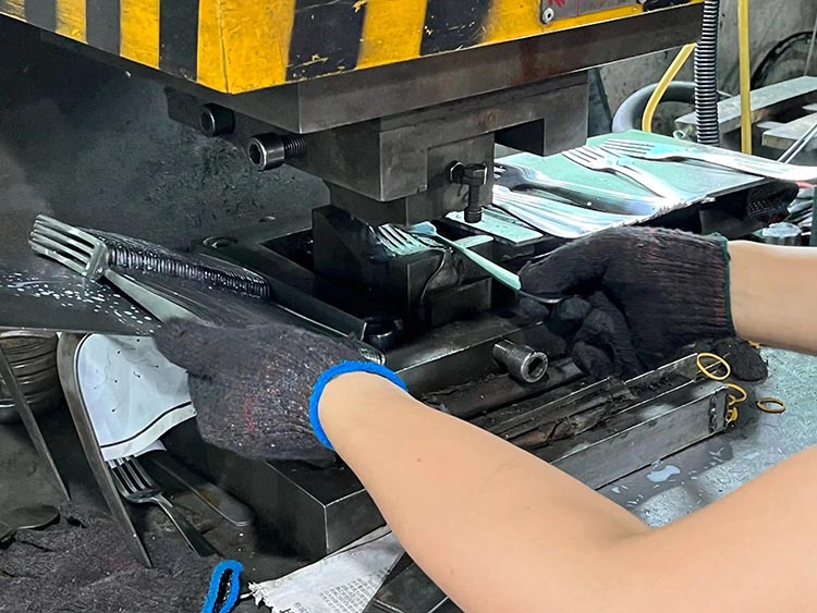 How Are Stainless Steel Spoons and Forks Stamped and Shaped?