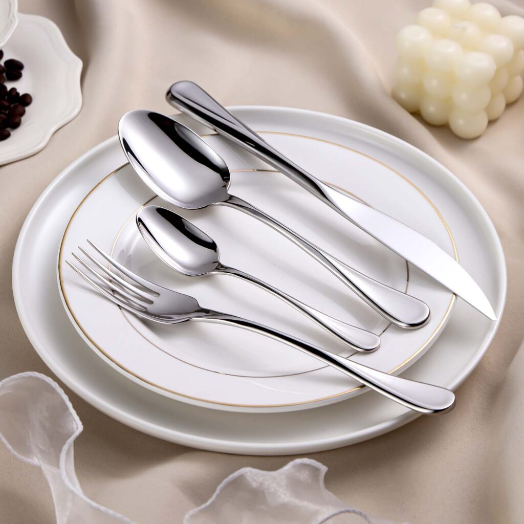 Mirror Polish on L071 Flatware Close-up of the mirror polish on L071 luxury flatware reflecting light