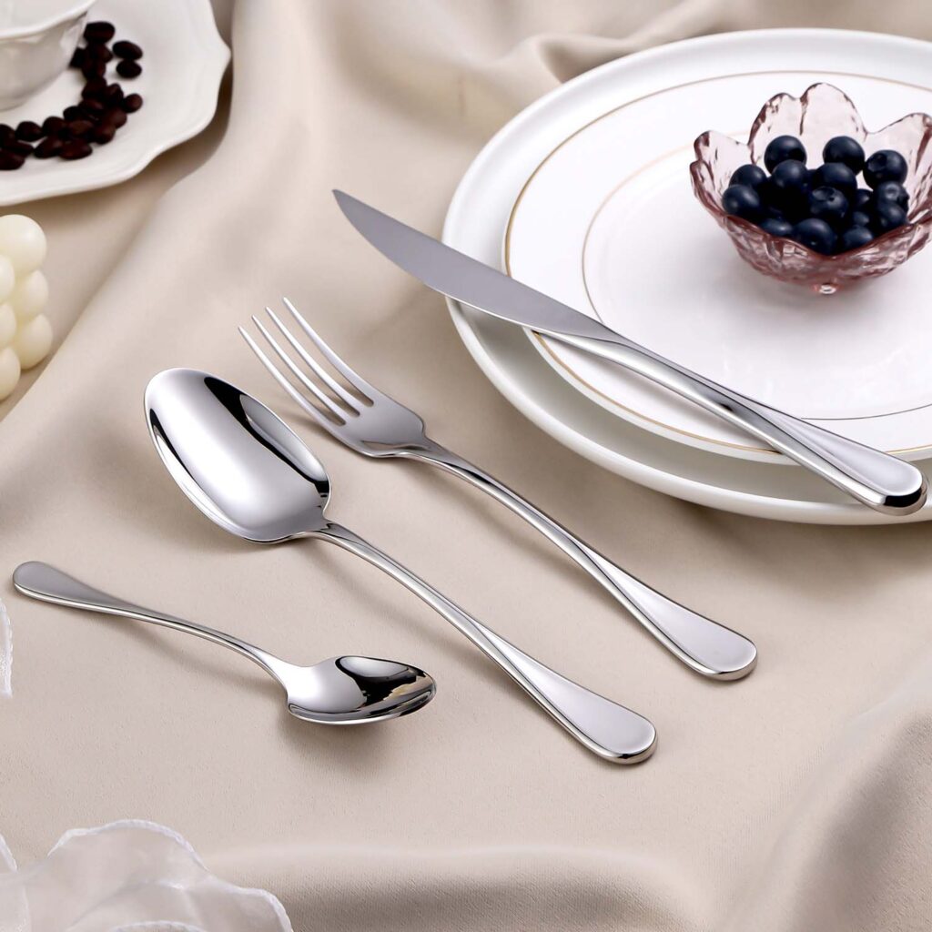 L071 in a Fine Dining Setting L071 luxury flatware set in a fine dining restaurant table setting